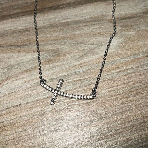 NY Rhinestones Curved Cross On Silver Tone Chain - Picture 1 of 6